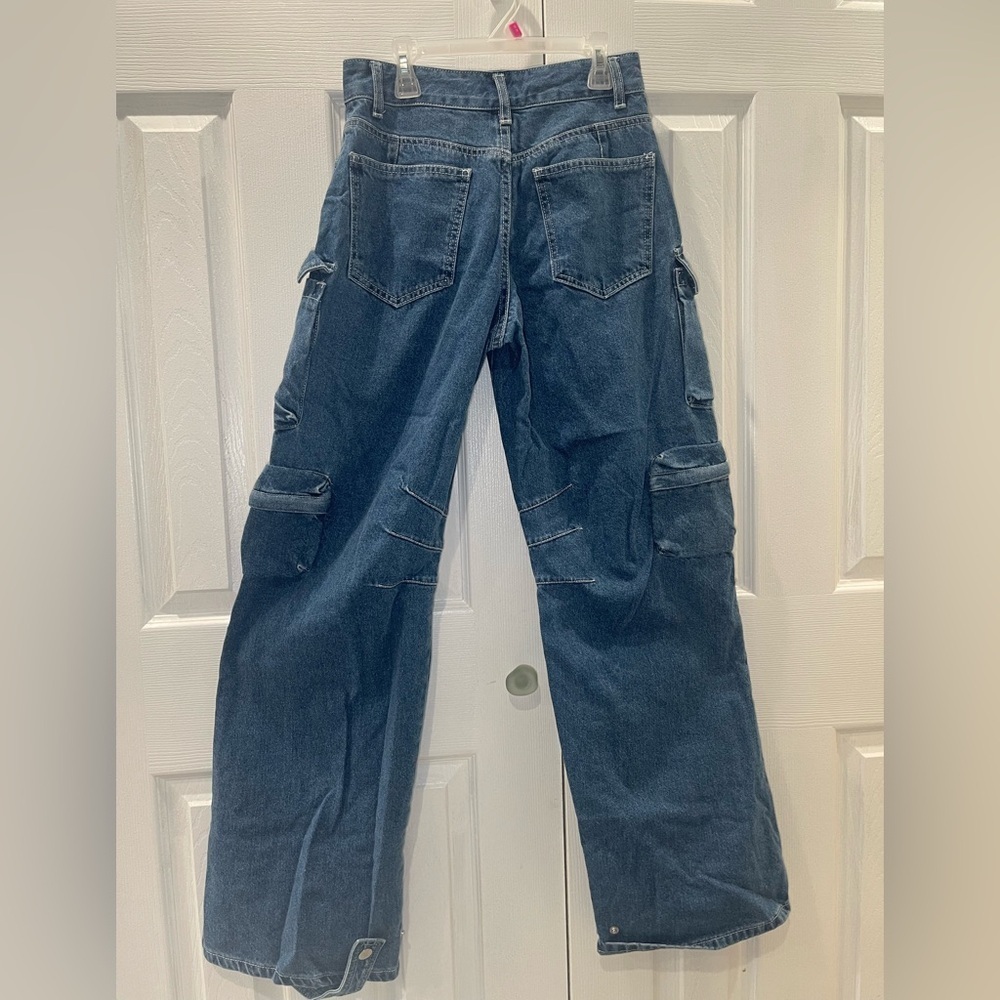 Forever 21 Cargo Relaxed Blue Jeans for Effortless Style - Picture 3 of 10